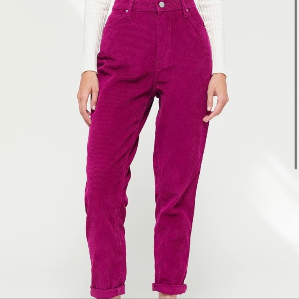 BDG Urban Outfitters Mom High-Rise Magenta Corduroy Pants .Size 26